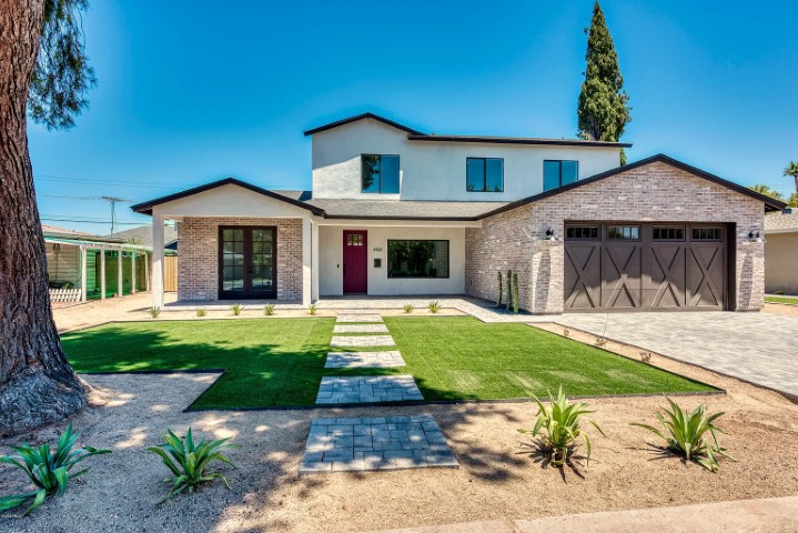 Exterior of custom luxe home near Arcadia, Arizona, by Erwin Jaye Luxury Homes.